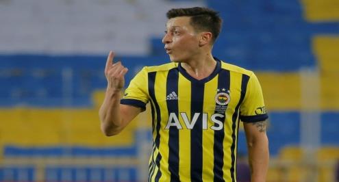  رسميًا.. أوزيل يفسخ عقده مع فنربخشة التركي بالتراضي